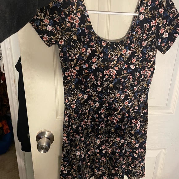 Forever 21 Dresses & Skirts - Floral Print Dress